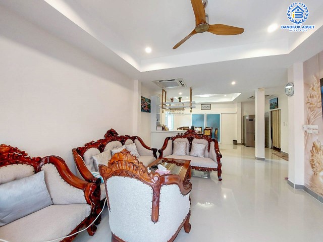 *****บ้านเดี่ยวมือสองย่านกรุงเทพฯ ม.แลนซีโอ รามอินทรา-วัชรพล เนื้อที่กว้าง 54.20 ตร.ว. ฟังก์ชัน 3 ห้องนอน 3 ห้องน้ำ ที่จอดรถ 2 คัน บนทำเลใกล้ทางด่วนรามอินทรา และถนนวงแหวนกาญจนาฯฝั่งตะวันออก เชื่อมต่อรถไฟฟ้า 2 สายทั้งสายสีชมพู "สถานีวัชรพล" และสายสีเขียว "สถานีสะพานใหม่" ใกล้จุดขึ้นทางด่วน "ฉลองรัช" จองเลย!